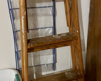Wood step ladder
