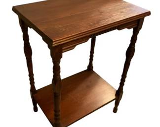 87 - Vintage Table 28 x 20 x 14