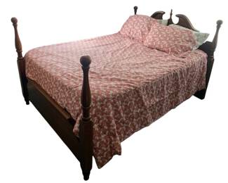 200 - Queen Size Poster Bed w/ Bedding 48 x 64 x 84