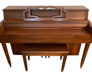 92 - Winter Piano w/ Stool piano 41 x 57 x 28 stool 20 x 29 x 14 used as-is electric/electronic/mechanical item - no guarantee all components, untested.