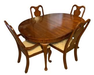 80 - Queen Anne 5 piece Dining Set table 30 x 61 x 45 chairs 40 x 18 x 20