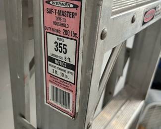 C143 - $40. Werner 5' Model 355. 200 lb rated.
