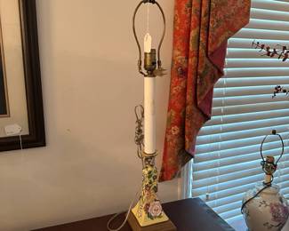 C88 - $20. Single Table Lamp - no shade.
