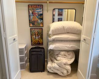 Loads of good quality bedding, pillows, and comforters