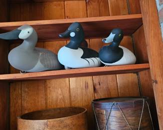 Wood Carved Duck Decoys, Drum, Round Wood Box
