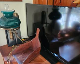 Vizio TV, Wooden Grain Scoop, Brass Lamp with Green Glass 