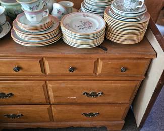 China Set, Dresser