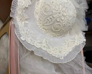 Vintage wedding dress/veil. Lace. 