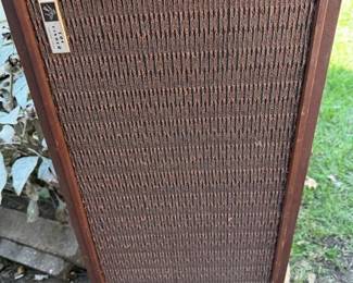 Vintage Fisher Model XP - 7 speaker. Will hook up to the Marantz to test. 