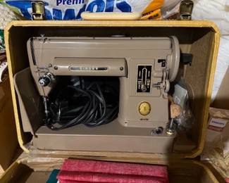 Portable Singer 301a with case. 