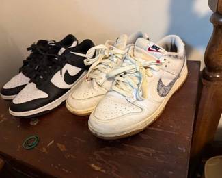 Retro NIKE sneakers. 