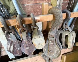 Block & tackle. Pulleys. Industrial. 