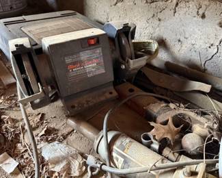 Sorry, it's a Black n Decker, block motor grinder. 