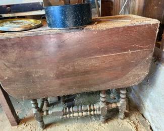Antique gate leg table. Good condition just needs cleaned. 