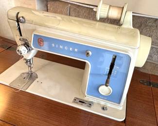 Singer Model 654 Sewing Machine – Mid-Century Blue & White Zigzag Machine