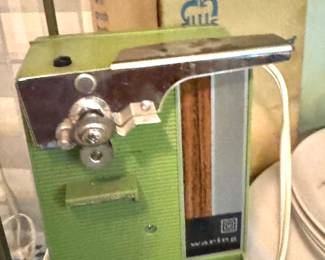 Waring Electric Can Opener (avocado green with faux woodgrain)