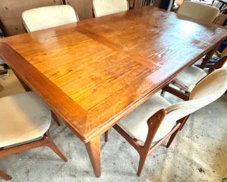Vintage Danish Expandable Dining Table with 6 Sculptural Chairs – MCM Classic