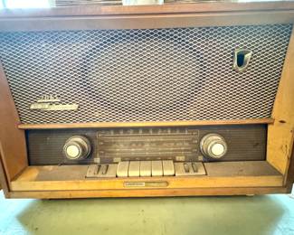 Vintage Grundig Majestic 7028 Stereo Console Radio — Mid-Century German Tube Receiver