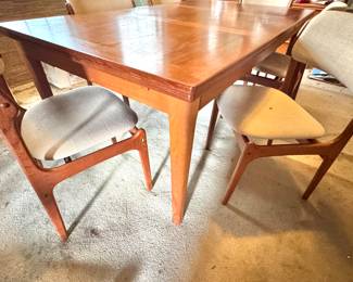 Vintage Danish Expandable Dining Table with 6 Sculptural Chairs – MCM Classic