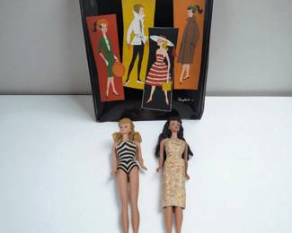 Vintage Pair Of Ponytail Barbies Blonde And Brunette With Doll Case
