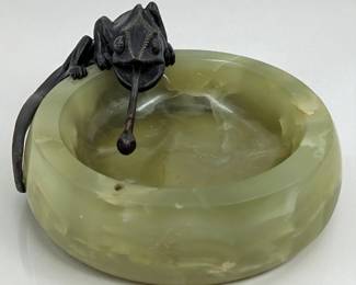 A Vintage Art Deco Onyx Ashtray With A Bronze Chameleon
