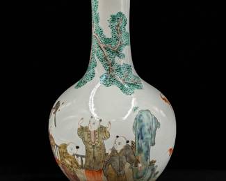 A Fine Chinese Famile Rose Porcelain Bottle Vase

