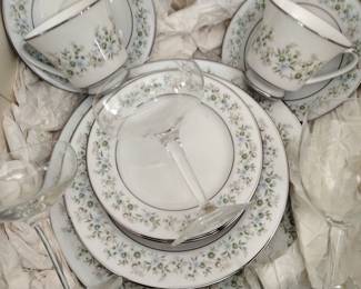 Single Place Setting Noritake Savannah Dishes Floral