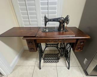 Working vintage sewing machine