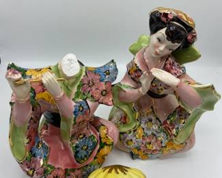 Lot 2 Japanese Figures