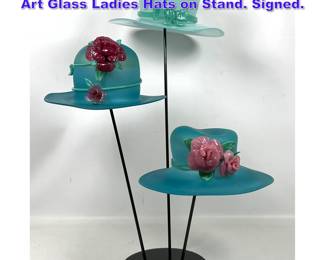 Lot 922 Set 3 BRIAN BRENNO Hand Blown Art Glass Ladies Hats on Stand. Signed. 