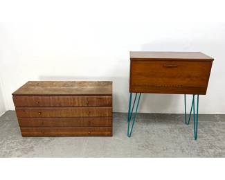 Lot 1077 2pcs Rustic Cabinets. 