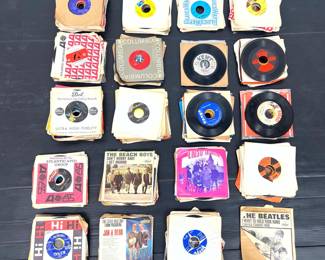 Lot 1714 300 pcs 45rpm Records. 
