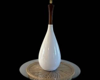 Wicker Side Table With Glass Top Lamp 