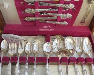 1847 Rogers Bros. Heritage Flatware Set
