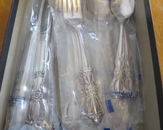 International 1847 Rogers Bros. Grand Heritage Flatware Set