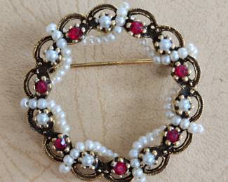 Vintage Brooch. Beautiful condition. 