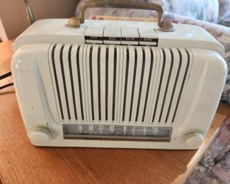 Vintage Sears Silvertone Radio