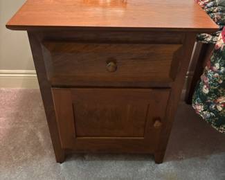 Amish night stand 21.5”w 18.25”d 26”t