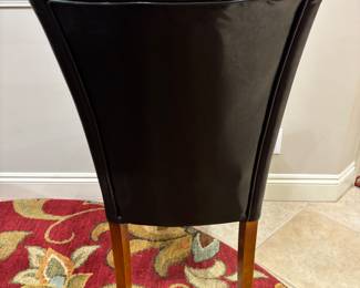 Round kitchen table (4) black vinyl chairs. Tbl: 40” diameter 29.5” t chairs: 19” w 17”d 38”t. $ 225.00