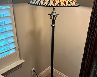 Tiffany Style floor lamp metal base flaired shade . 10.5” base 64”t
$350.00