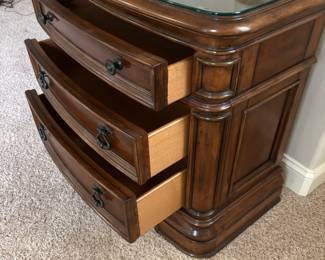 2) Havertys night stand w glass top and 3 drawers. 33.5”w 18.25”d 31”t.
$ 150.00 each