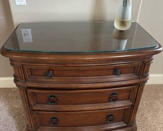2) Havertys night stand w glass top and 3 drawers. 33.5”w 18.25”d 31”t.
$ 150.00 each