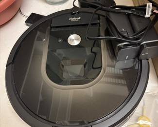 Robot Roomba 980 box and extra parts
$ 350.00
