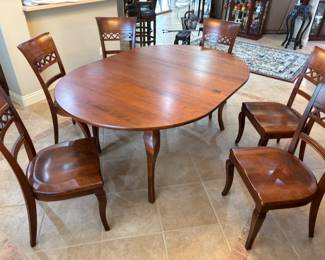 Nichols & Stone, Mont Blanc Dinning Table, (6) chairs and leaf. Tbl: 70”L 50”w 29.25”t Chairs: 19”w 17”d 37.5”t
$ 1,800.00 set