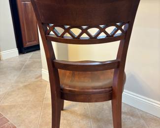 Nichols & Stone, Mont Blanc Dinning Table, (6) chairs and leaf. Tbl: 70”L 50”w 29.25”t Chairs: 19”w 17”d 37.5”t
$ 1,800.00 set