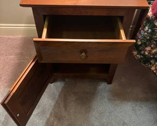 Amish night stand 21.5”w 18.25”d 26”t