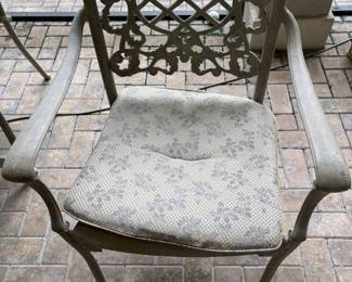 Cast Aluminum Table and 4 chairs
Tbl: 44”x44”x 29”t Chr: 26”w 20”d 36”t
$ 350.00