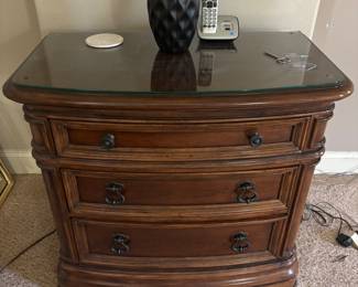 2) Havertys night stand w glass top and 3 drawers. 33.5”w 18.25”d 31”t.
$ 150.00 each