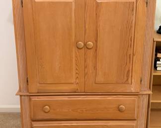 Entertainment cabinet