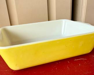 Pyrex yellow casserole dish